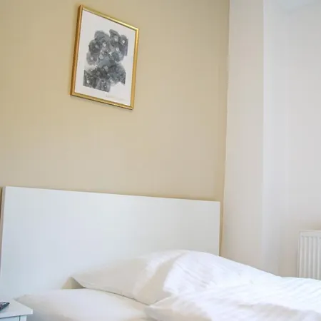 Magare & Restaurant מלון *